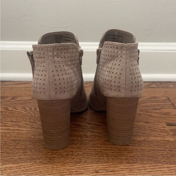 Suede Peep Toe Zipper Heels size 7.5 - Picture 3 of 7